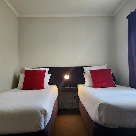 B-Ks Premier Motel Palmerston North Bagian luar foto