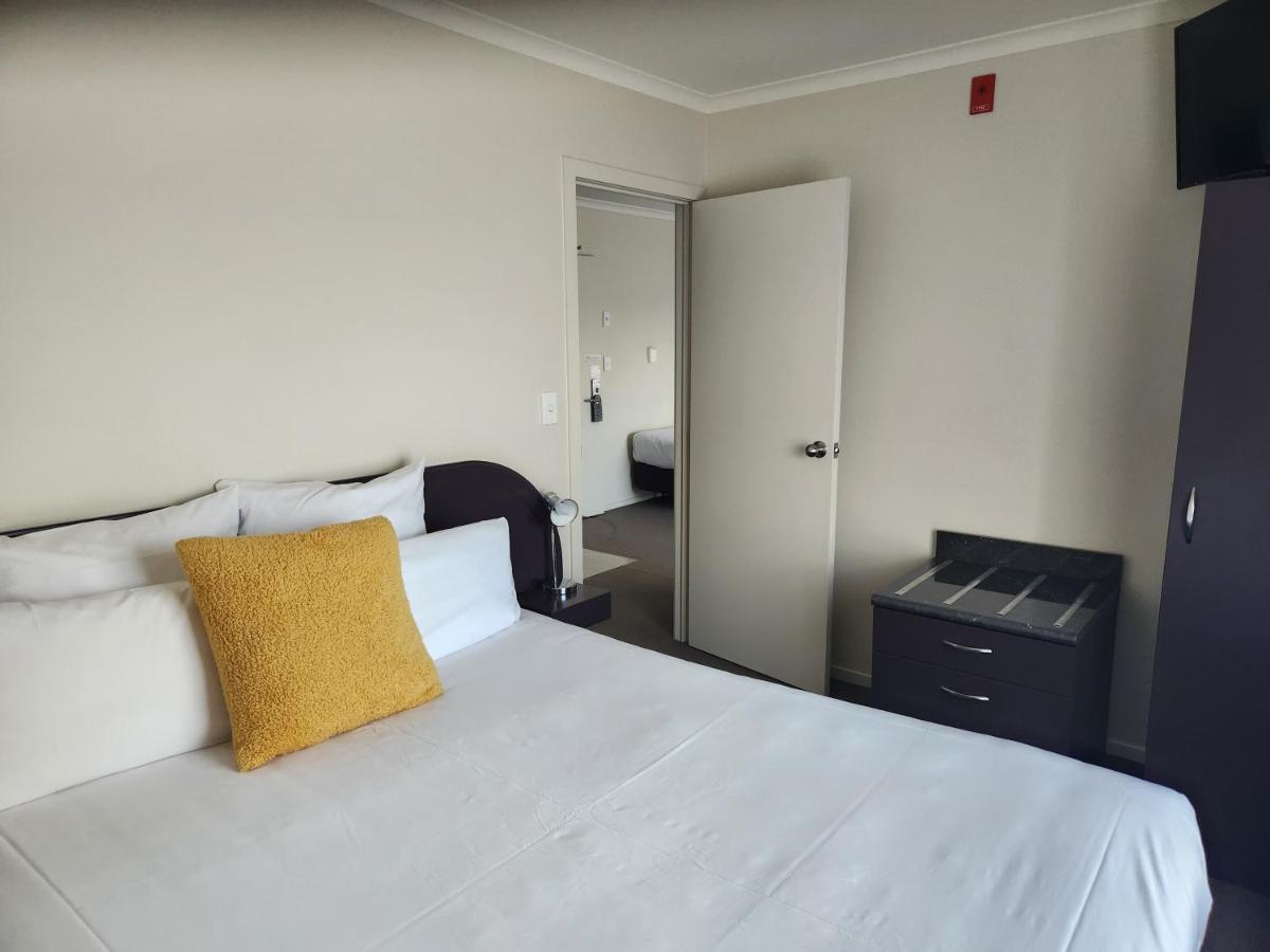 B-Ks Premier Motel Palmerston North Bagian luar foto