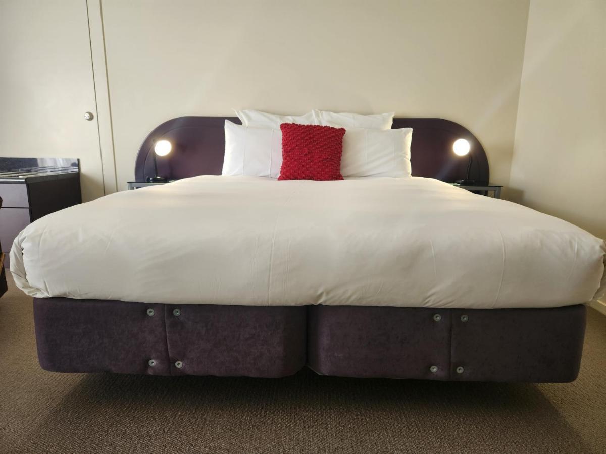 B-Ks Premier Motel Palmerston North Bagian luar foto