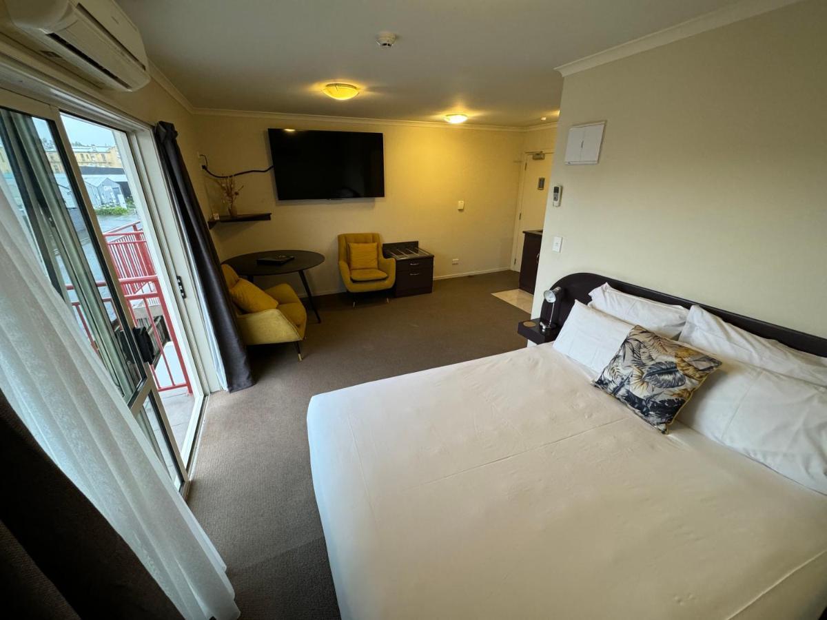B-Ks Premier Motel Palmerston North Bagian luar foto