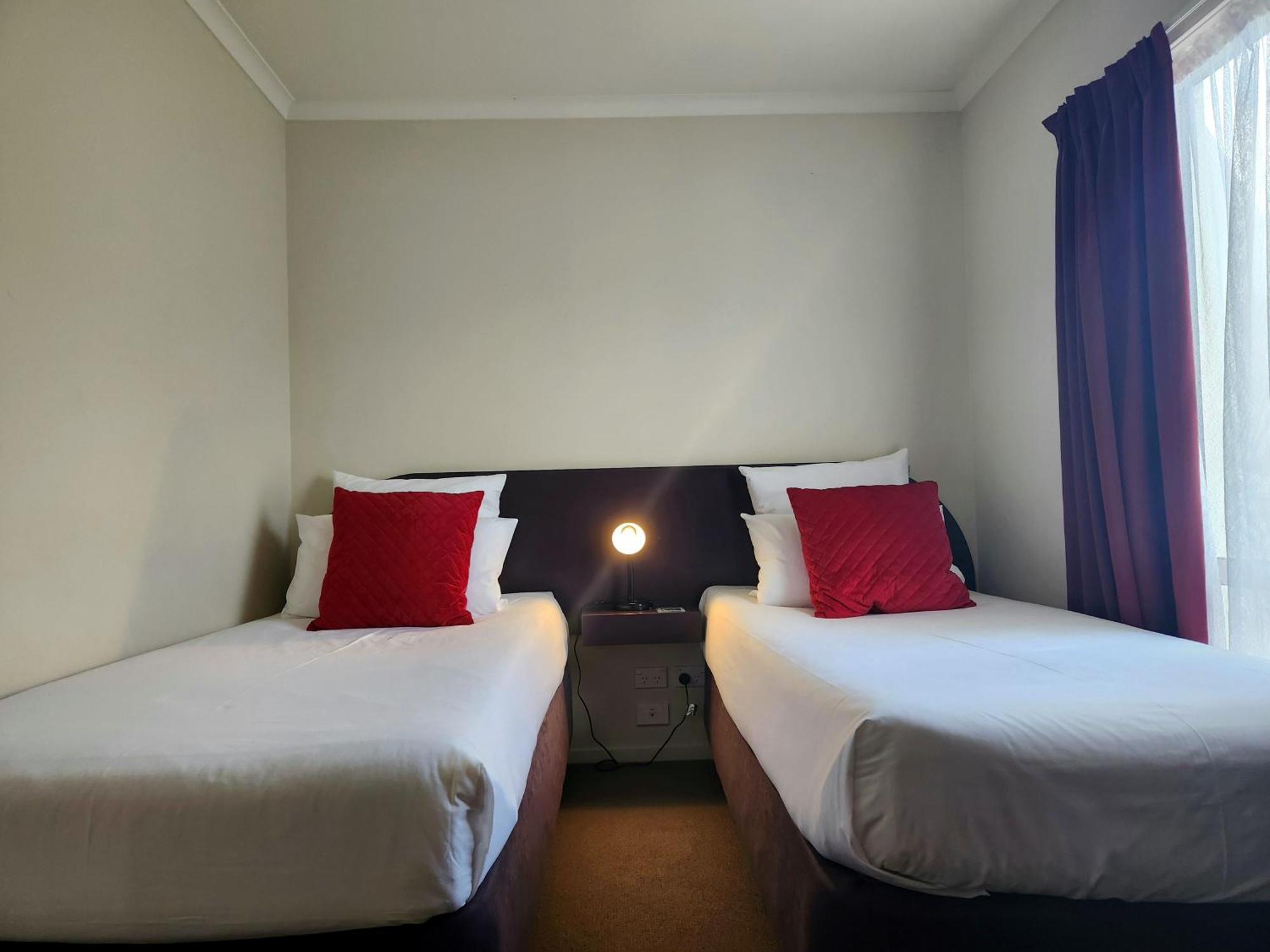 B-Ks Premier Motel Palmerston North Bagian luar foto