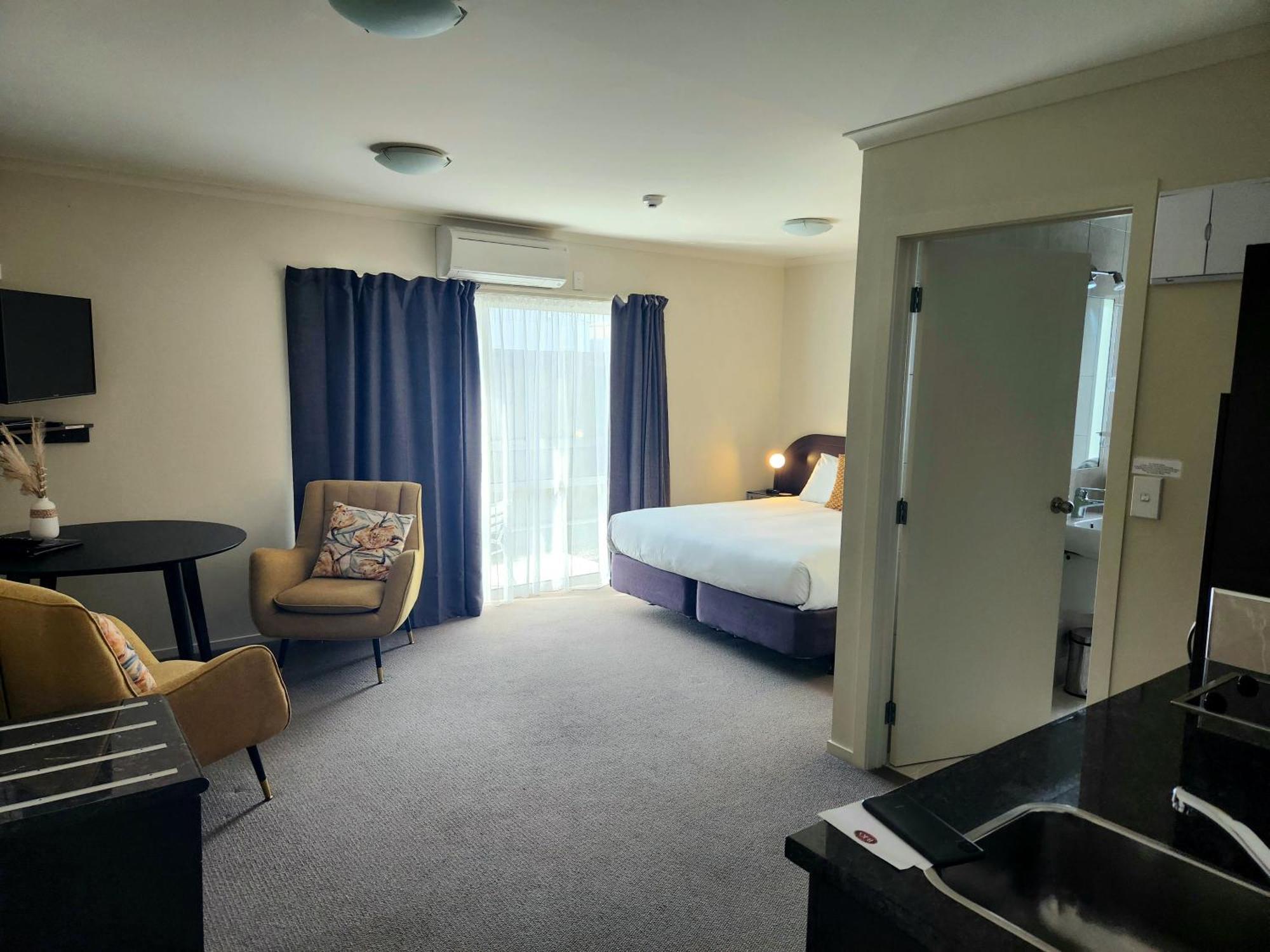 B-Ks Premier Motel Palmerston North Bagian luar foto