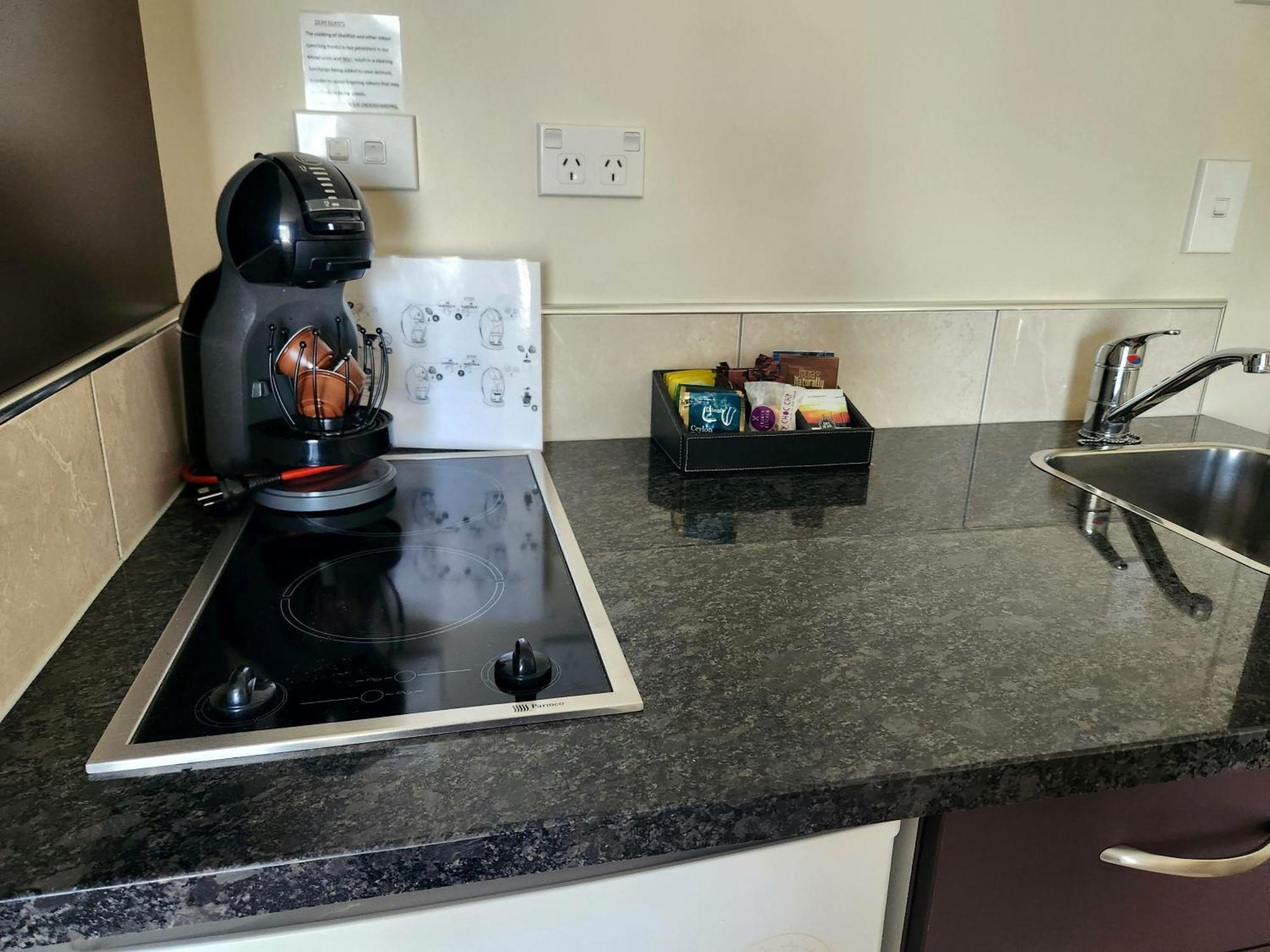 B-Ks Premier Motel Palmerston North Bagian luar foto