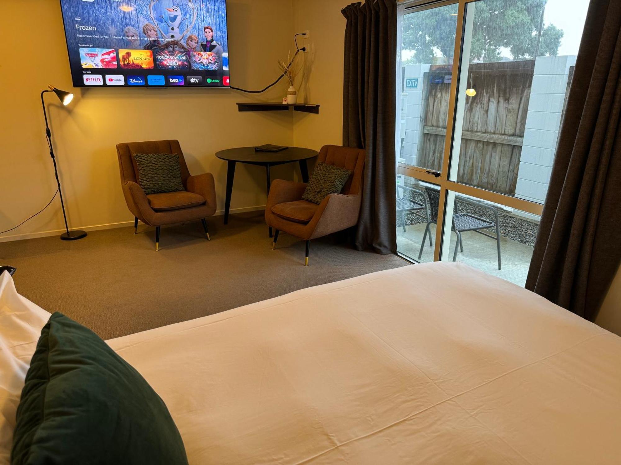 B-Ks Premier Motel Palmerston North Bagian luar foto
